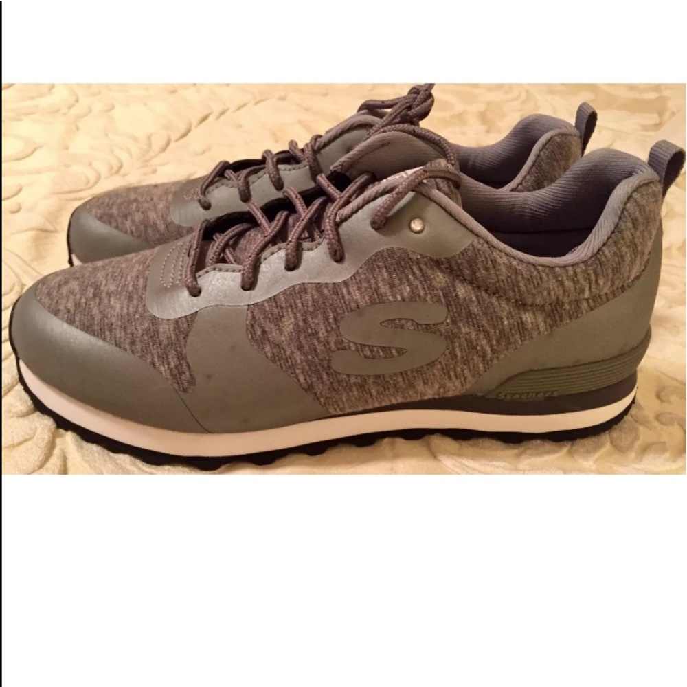 New in box Skechers air cooled memory foam 6.5 M
